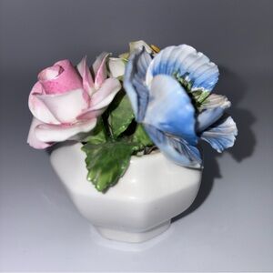 VTG Radnor Staffordshire Bone China Bouquet of  Flowers Figurine Made in England